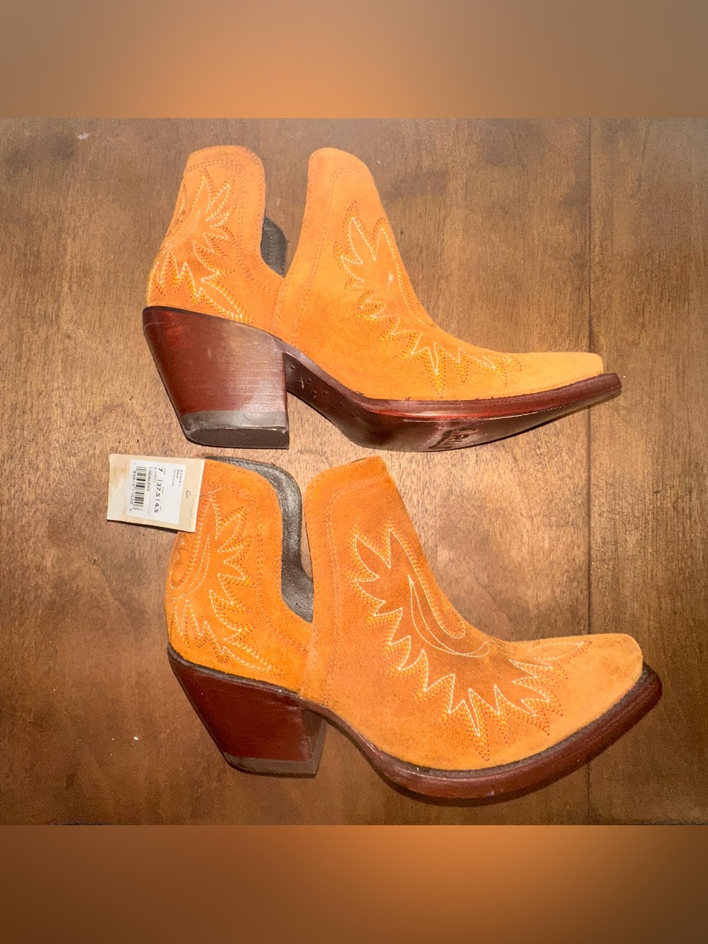 NWOB ARIAT WOMEN'S DIXON FASHION BOOTIES - SNIP TOE Sz 7 - Picture 13 of 16